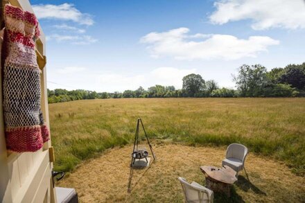 Shepherds Hut in the Cotswolds - Littlestock