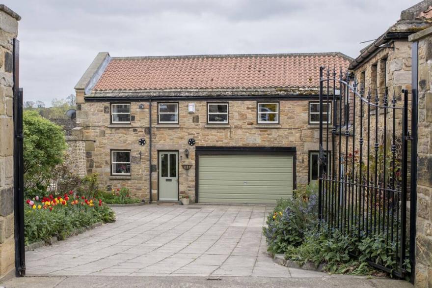 BARN HOUSE MEWS, Family Friendly, With A Garden In Gainford