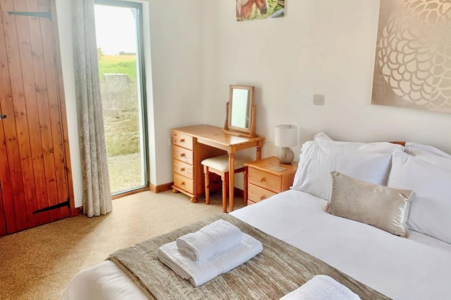 2 Bed, Dog Friendly Cottage, on Bodmin Moor, Cornwall, Old Barn Cottage