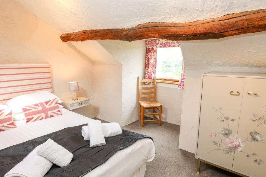 LONGMIRE YEAT COTTAGE, family friendly, with open fire in Ambleside