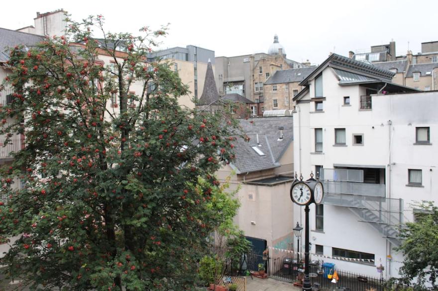 419 2 Bedroom Apartment In The Heart Of Edinburgh's Old Town