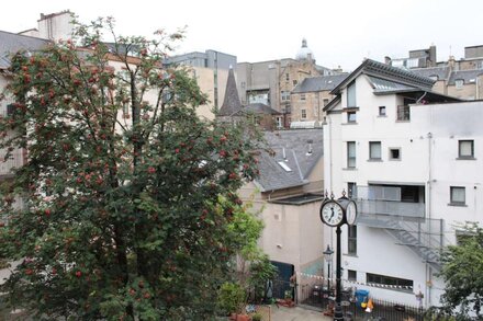 419 2 bedroom apartment in the heart of Edinburgh's Old Town