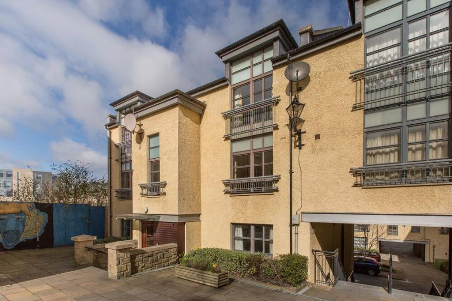 393 Delightful 2 Bedroom Apartment Off The Royal Mile With Secure Parking
