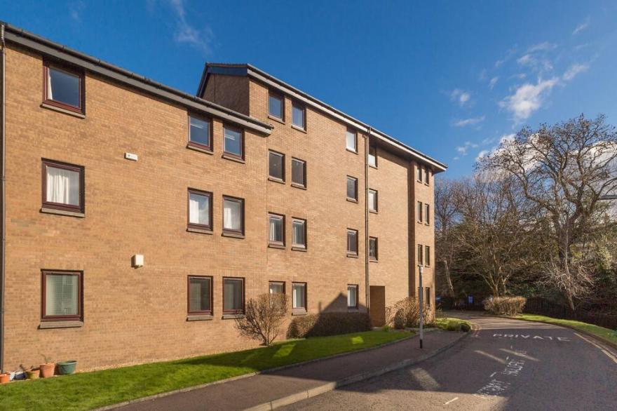 409 Cosy And Quiet 1 Bedroom Apartment In Canonmills With Parking