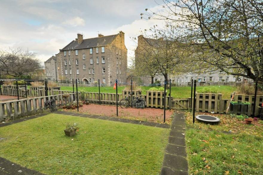 367 Comfortable 2 Bedroom Apartment On The Edge Of Edinburgh's Historic Old Town