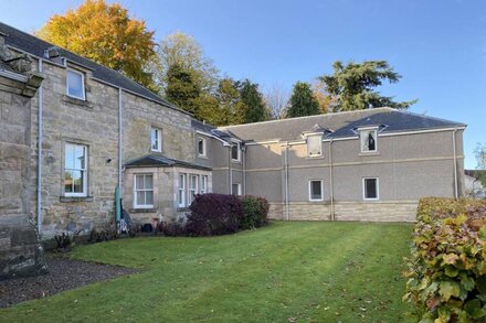 Executive 2-Bed Apartment in Elgin