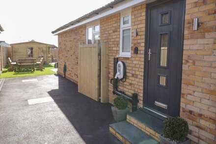 SEA MIST, family friendly, luxury holiday cottage in Filey