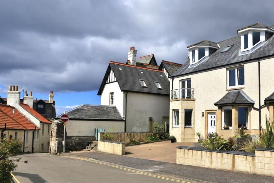 A Fantastic 5 Bedroomed House Close To The Harbour And Beach