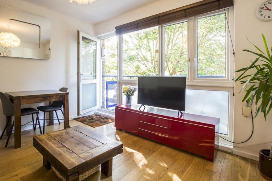 Pass the Keys | Peckham Bright Balcony Apartment