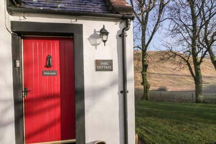 SHIEL COTTAGE, pet friendly, with open fire in Thornhill