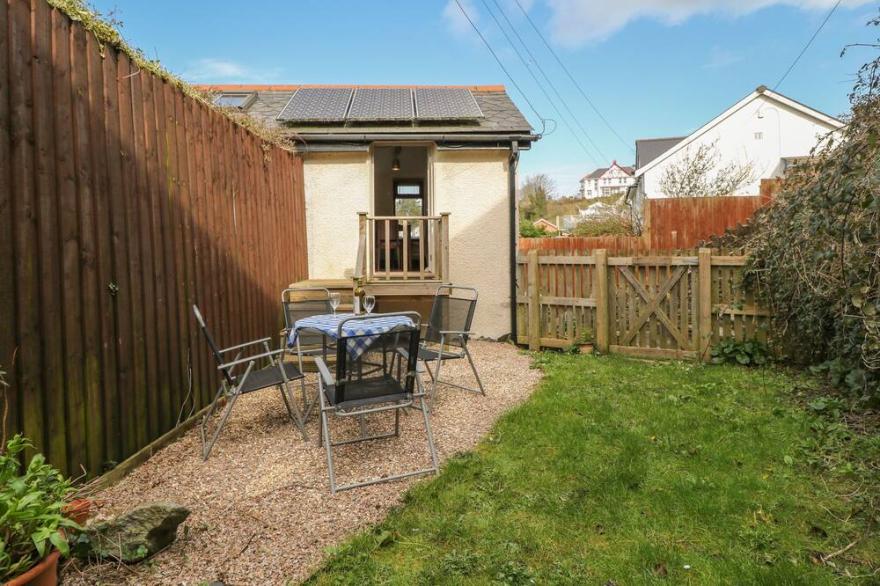 SPRINGFIELD COTTAGE, pet friendly, with a garden in Bideford