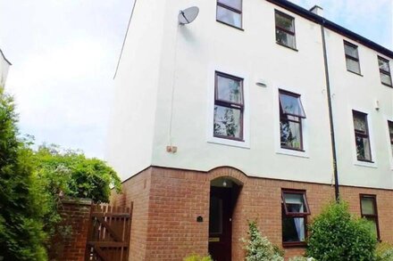 4 bedroom 3 bathroom Townhouse nr Pittville Park