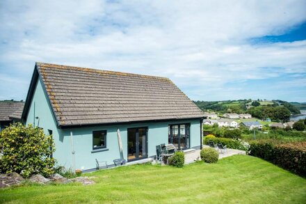 York Lodge, A beautiful bungalow with stunning estuary views