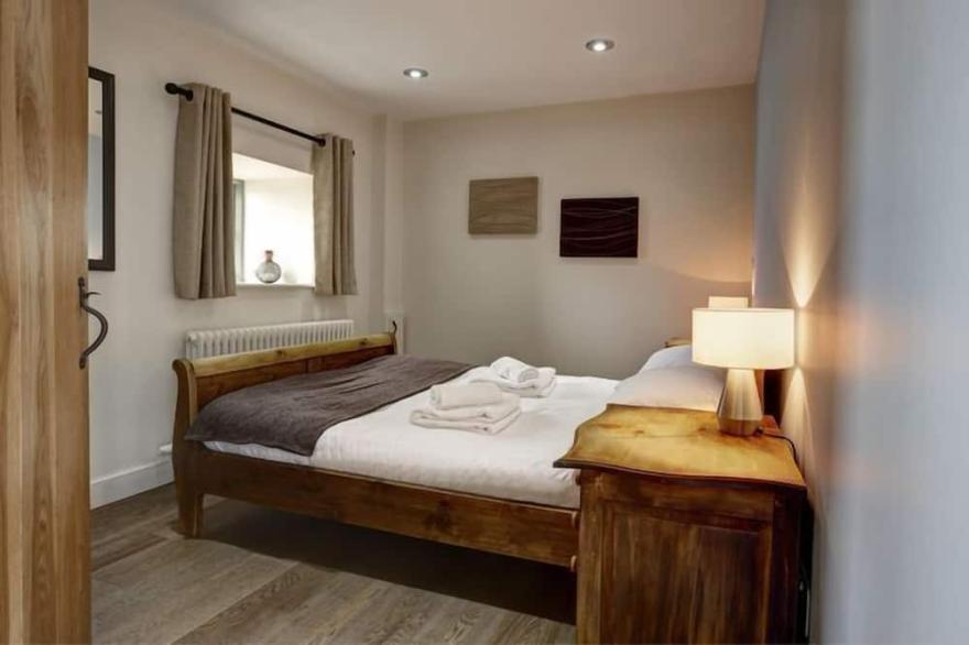 The Threshing Barn -  a llyn peninsula that sleeps 6 guests  in 3 bedrooms