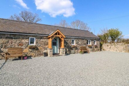 ANNEX, pet friendly, country holiday cottage, with a garden in Nefyn