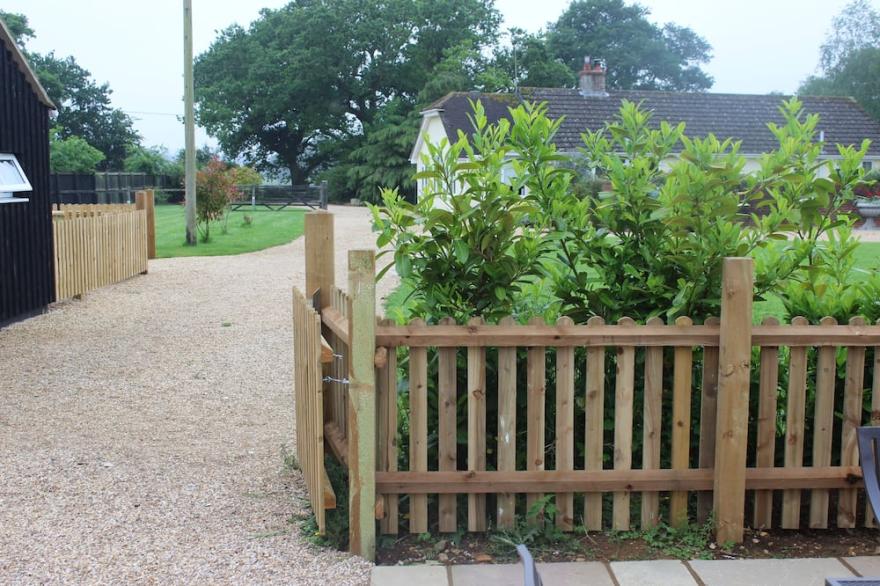 Delightful luxury rustic barn conversion near New Forest & south coast.Sleeps 4.