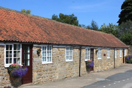 Foxglove Cottage, Pet friendly cottage just outside Scarborough. Ideal base