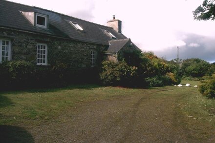 Cottage With Sea Views Large Garden and Pet Friendly