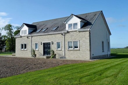 5 bedroom accommodation in Kilmaurs, near Kilmarnock