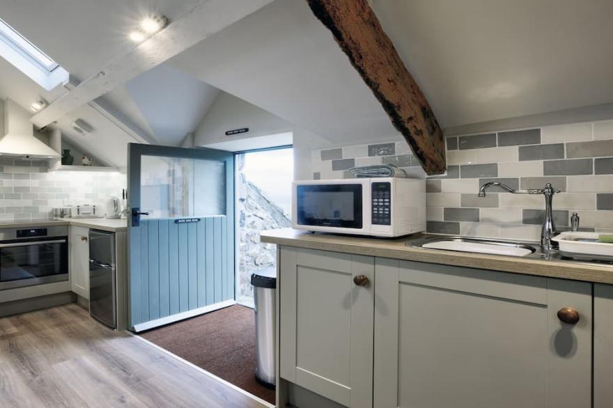 The Snug - Llyn Peninsula -  a llyn peninsula that sleeps 2 guests  in 1 bedroom