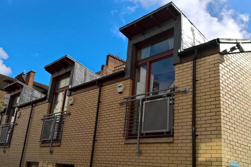 Lovely Townouse with private entrance and parking