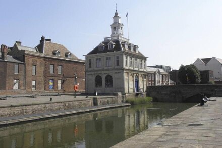 Modern Apartment In Medieval King's Lynn Centre.