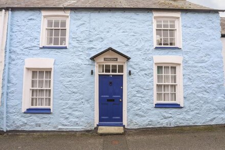 BWTHYN DWYFOR, pet friendly, character holiday cottage in Beaumaris