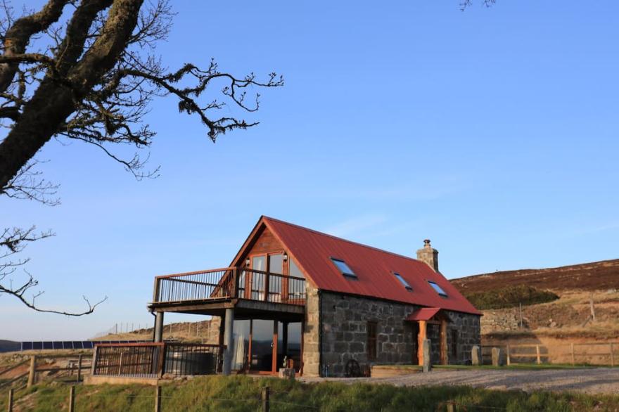 KESTREL COTTAGE, Pet Friendly, Character Holiday Cottage In Rogart
