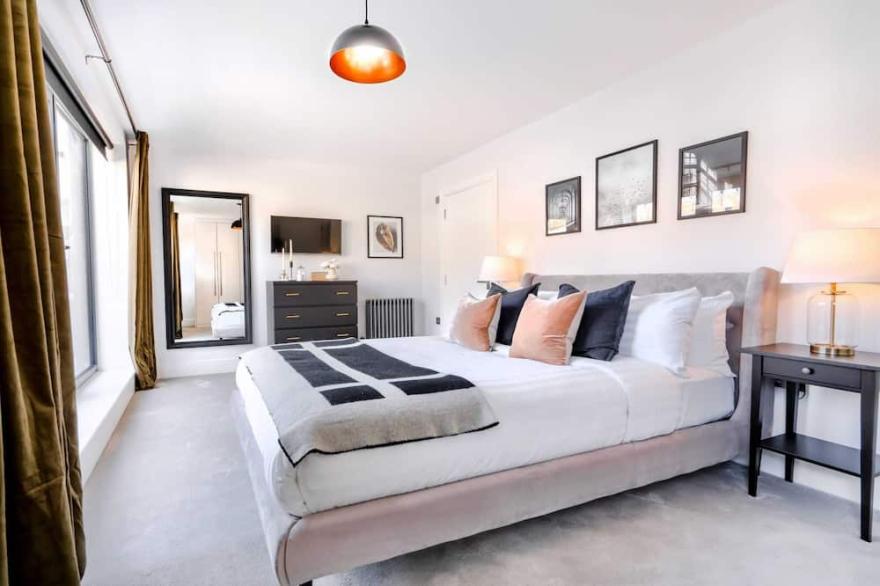 Luxury 2BR Penthouse with Terrace in Bloomsbury