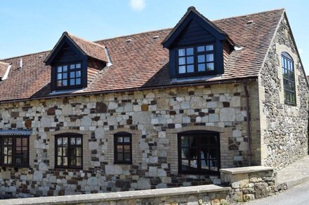 Grade II listed cottage, garden, close to sea & Brighstone village