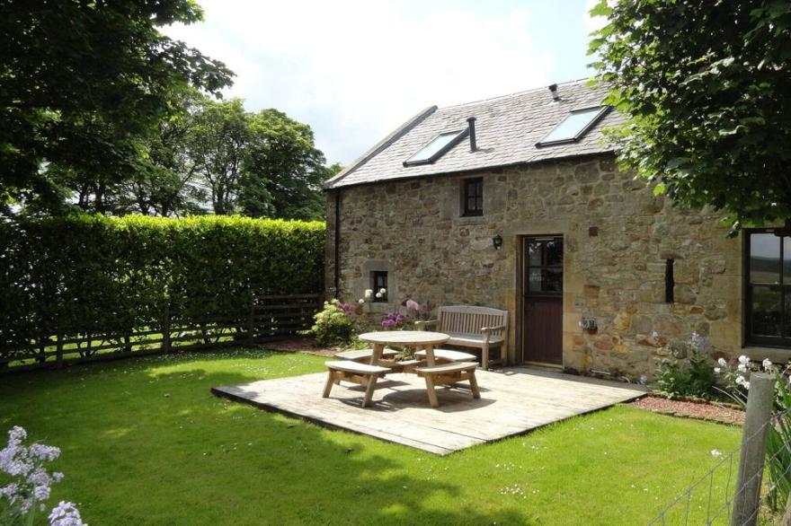 Rural Cottage With Beautiful Loch And Hill Views Nr Edinburgh