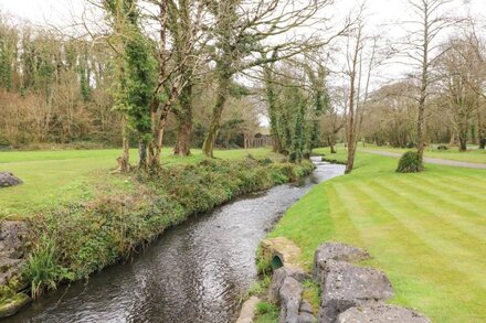 JULES @ 79, pet friendly, character holiday cottage in Narberth