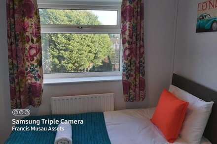 Penllech House - Huku Kwetu (Notts) - 3 Bedroom (Sleeps 5+)