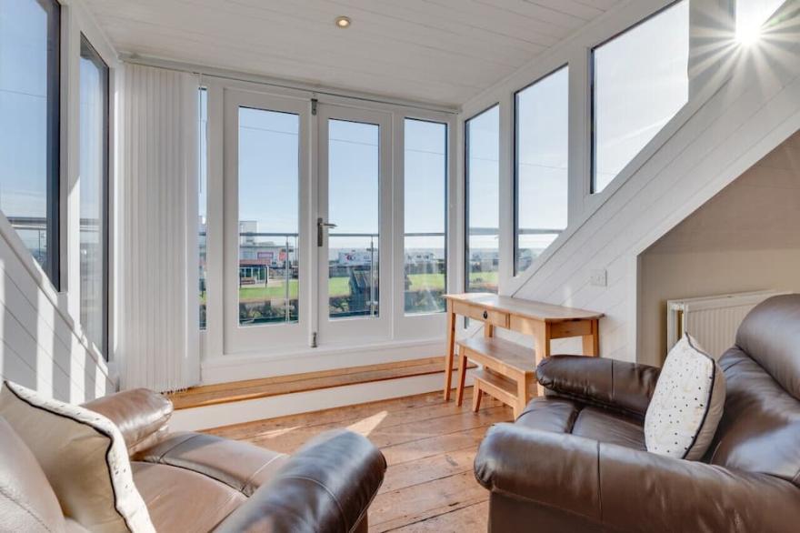 Hightide - Four Bedroom House, Sleeps 9