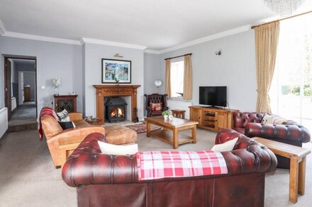 THE MANOR HOUSE, pet friendly, character holiday cottage in Rhosneigr