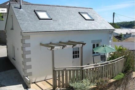 'Seashells' Sleeps 2, WiFi,  shared pool, close to beach, river, coast path