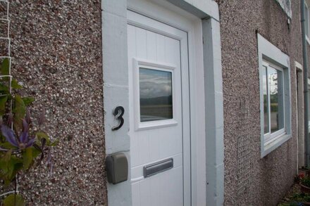 Comfortable ground floor flat with stunning coastal views, Glencaple.