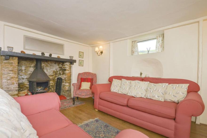 YEW TREE COTTAGE, pet friendly, with open fire in Stoke Fleming