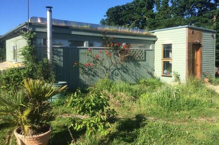 Rural self-catering lodge.South-facing sun deck, garden, views over open fields.