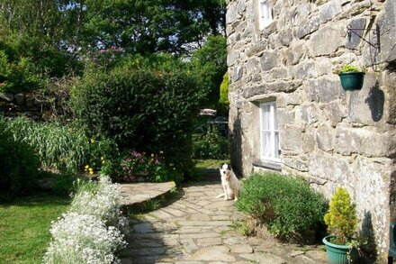 Pet Friendly Self Catering Holiday Farmhouse Near Harlech, Snowdonia, Wales – Sl