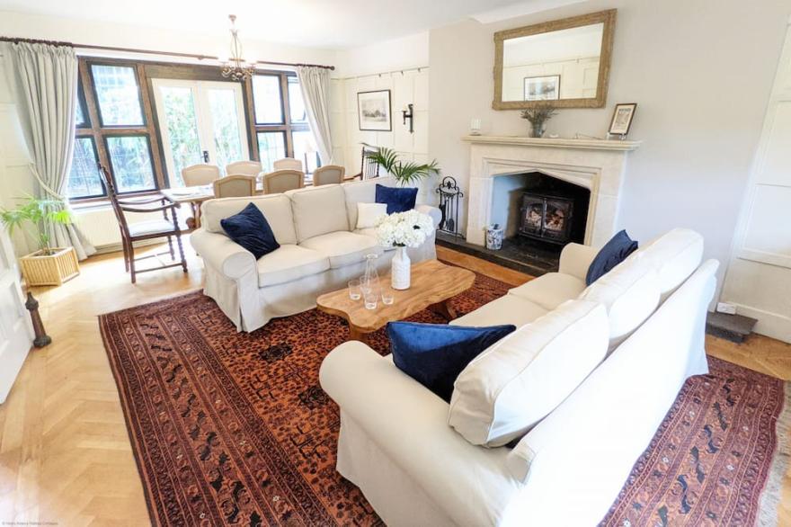 York House, Aldwick   -  a family house that sleeps 6 guests  in 3 bedrooms
