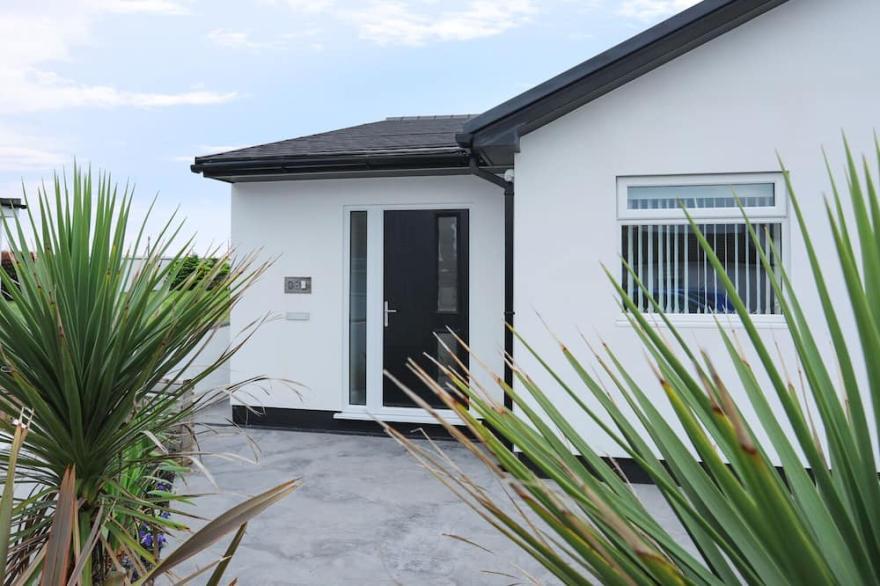LING DI LONG, pet friendly, country holiday cottage in Rhosneigr