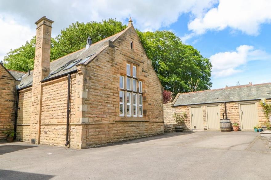 2 ST. MARYS CLOSE, Character Holiday Cottage In Barnard Castle