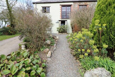 BEECH COTTAGE, pet friendly, character holiday cottage in Warbstow,