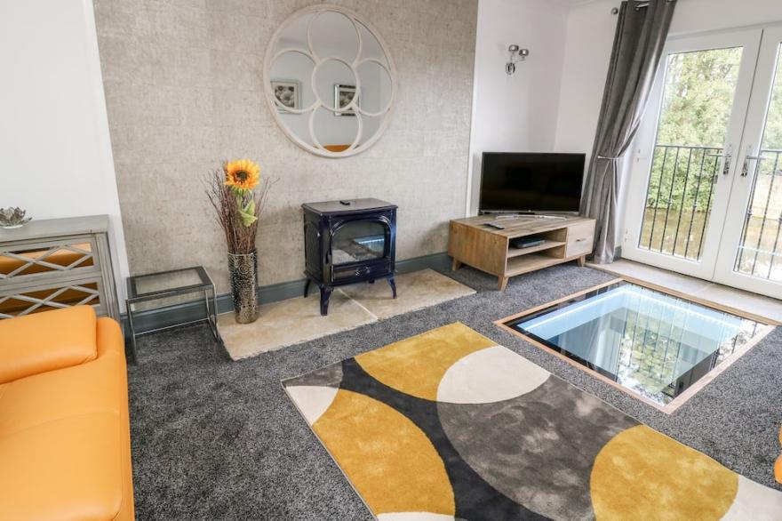 LOCK VIEW, pet friendly, luxury holiday cottage in Gargrave