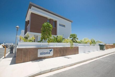 Protaras Holiday Villa AL01 -  3BDR Villa, Walking Distance to the Beach