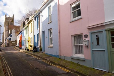 Quirky Fisherman's Cottage In Heart Of Historic Brixham