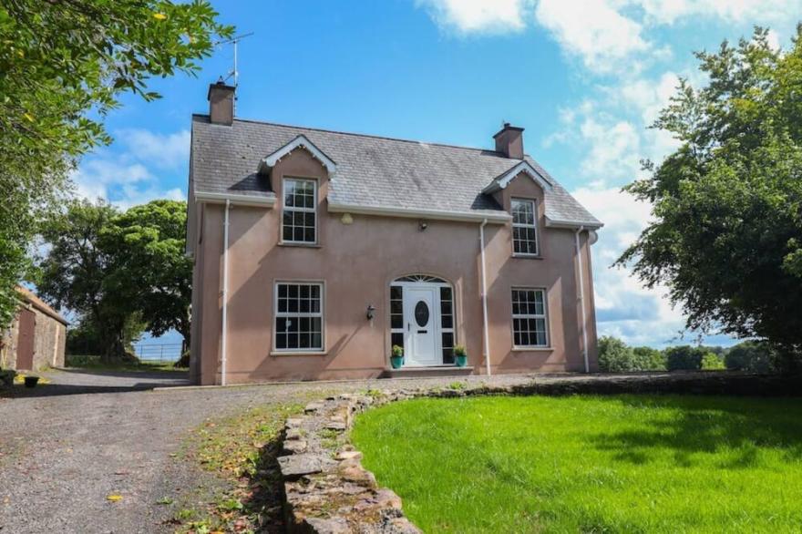 Stylish secluded cottage with beautiful views