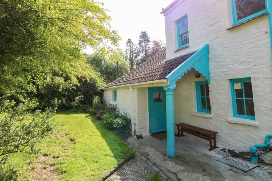 PARKE COTTAGE, Family Friendly, With Open Fire In Whitland