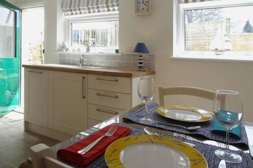 FIDDLESTICKS COTTAGE, pet friendly in Beaminster